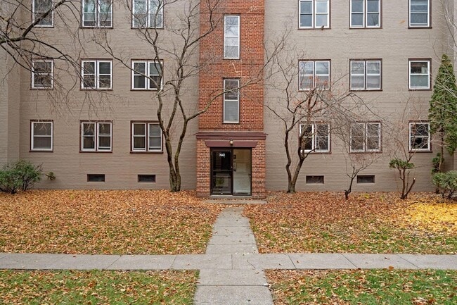 Building Photo - 3142 W Bde Maka Ska Blvd