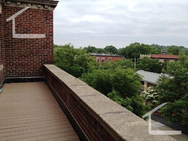Building Photo - 2 Bed in Brighton for September 1st - NO BROKER FEE