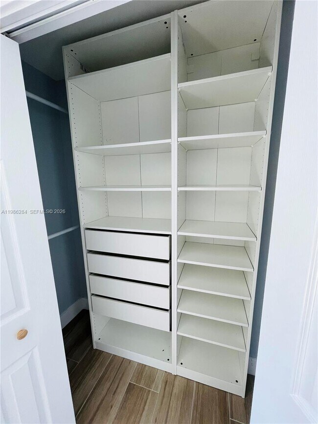 Building Photo - 900 NE 18th Ave