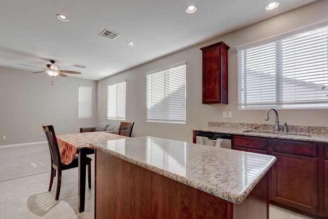 Building Photo - 10931 Sardinia Sands Dr