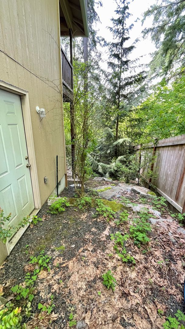Building Photo - Large 2 Bedroom 2.5 Bath Home With Fenced Yard & Wrap Around Deck in Clearwood Community! Lake, T...