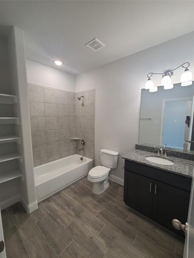Building Photo - 525 Hillcrest Cir