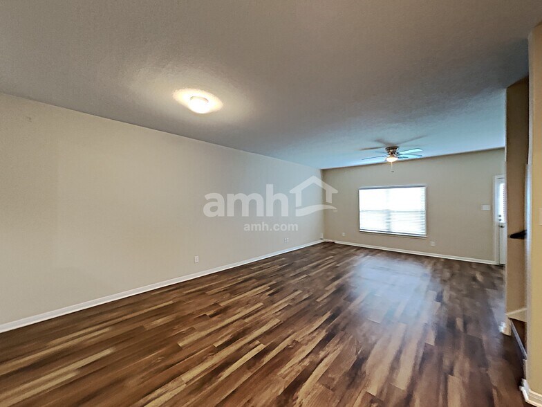 Building Photo - 12230 Commander Dr