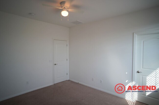 Building Photo - Beautiful 4-Bedroom Located In Highgate Co...