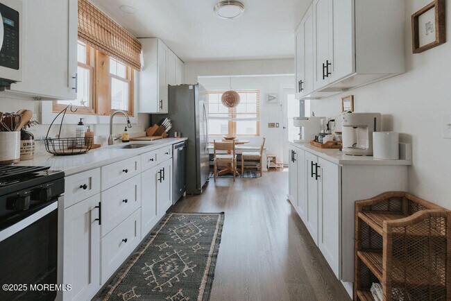 Building Photo - 35 12th Ave