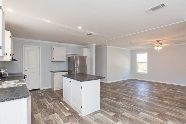 Building Photo - Cozy 3 bedroom 2 bathroom home in Hudson FL!!