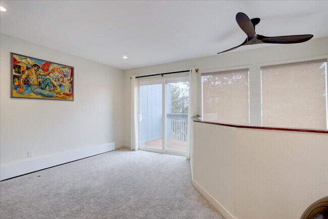 Building Photo - Stunning Remodeled Townhome in North Boulder