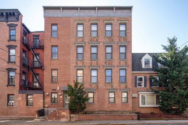 Building Photo - 457 2nd St