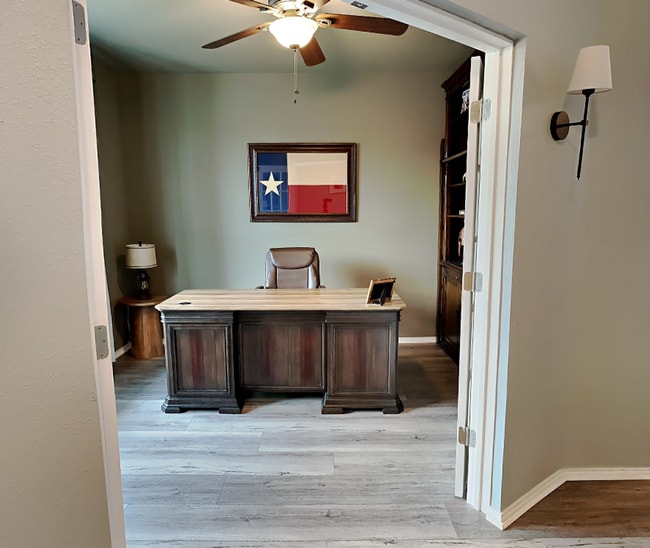 Building Photo - Terrific two-story home in the Twin Mills Addition! ***MOVE IN SPECIAL! $500 OFF FIRST FULL MONTH...