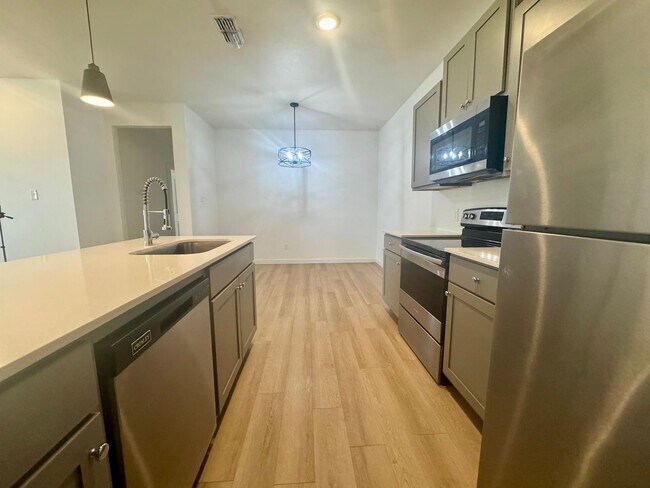 Building Photo - Spacious 3-Bedroom Duplex Near Texas Tech