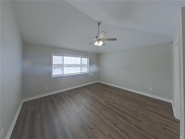 Building Photo - 14060 Ailesbury Ave