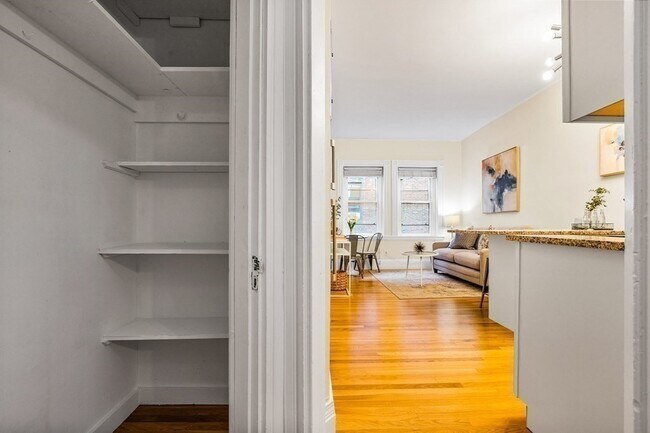 Building Photo - 481 Beacon St