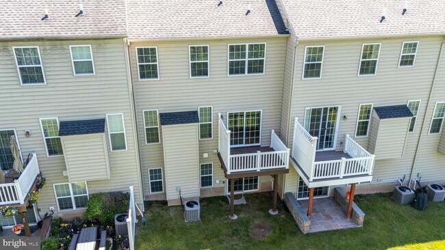 Building Photo - 3216 Brookside Dr