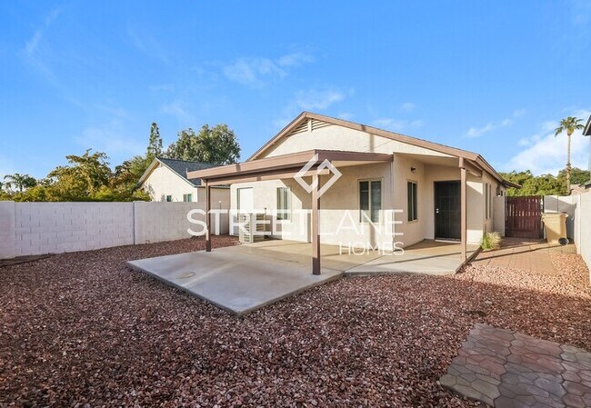 Building Photo - REDUCED!