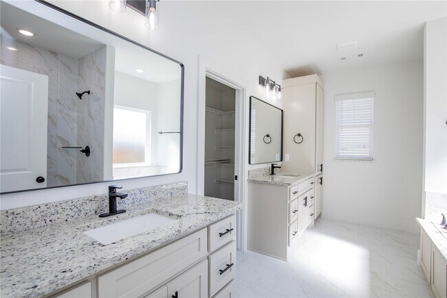 Building Photo - 4867 Farmhouse St