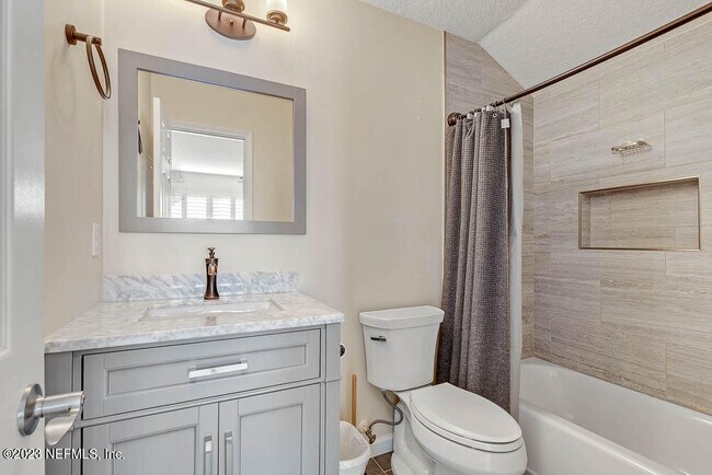 Building Photo - 813 W American Eagle Dr