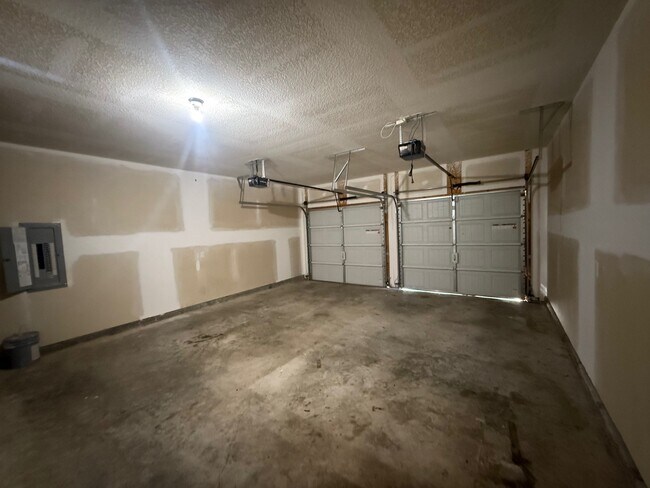 Building Photo - 50 Huntington Dr