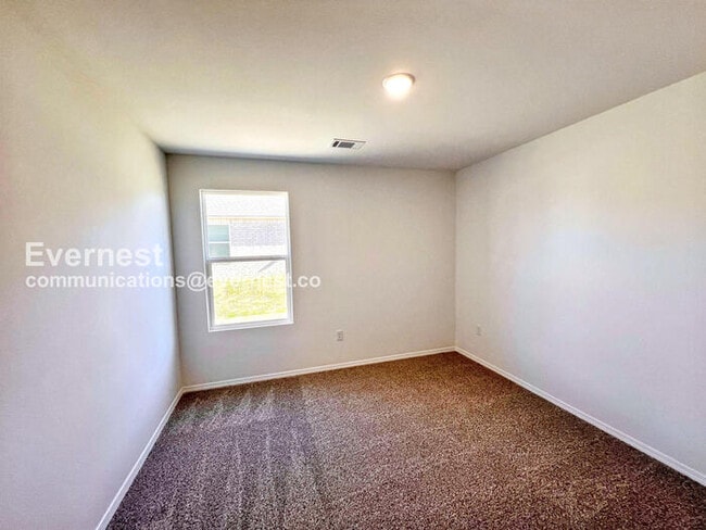 Building Photo - 4-Bed/ 2-Bath Home/Pet Friendly/ Voucher Accepted/Available Now!