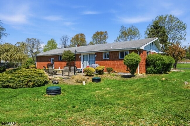 Building Photo - 131 Califon Rd