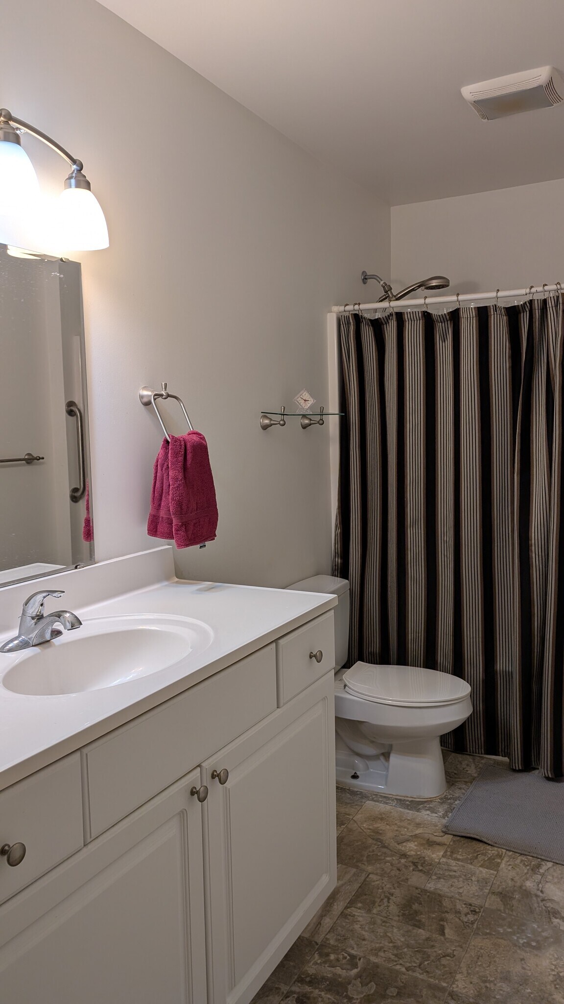 Bath with tub and extra large linen closet - 8 Elam Ct