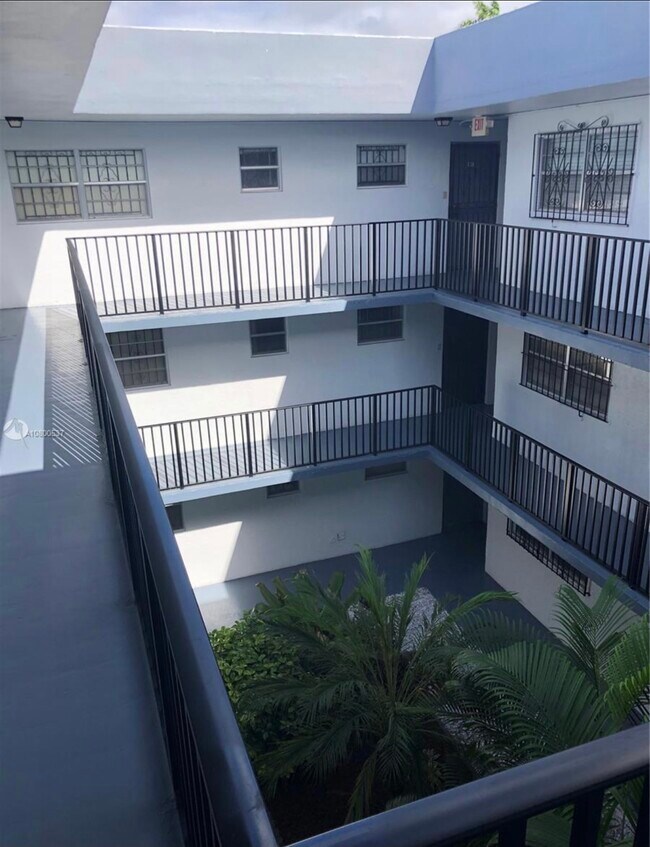 Building Photo - 2498 SW 17th Ave