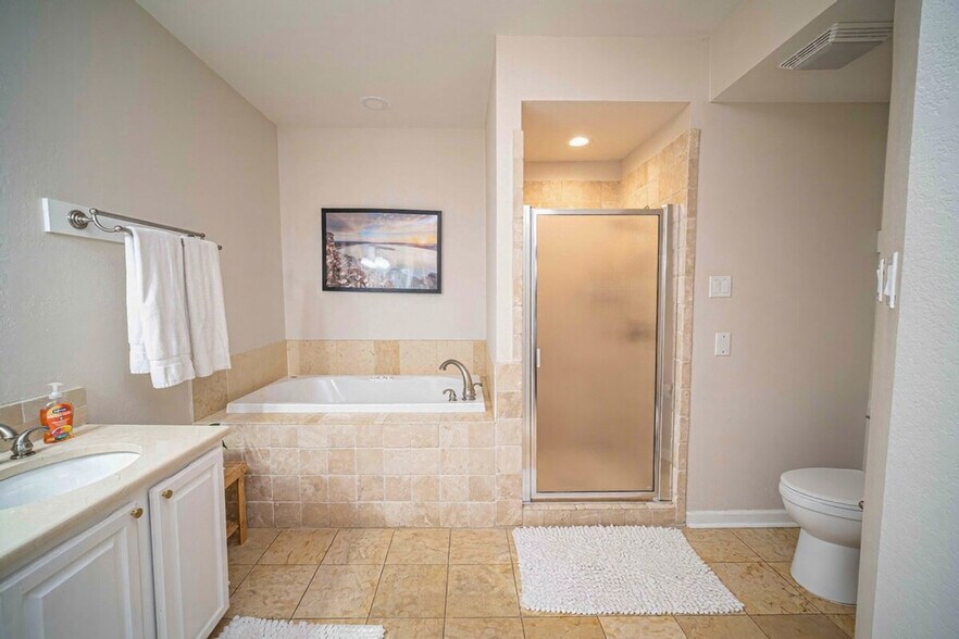 Building Photo - 3308 Parliament Cove