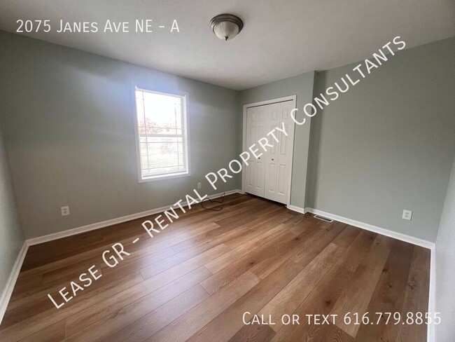 Building Photo - Spacious Duplex near Riverside Park!