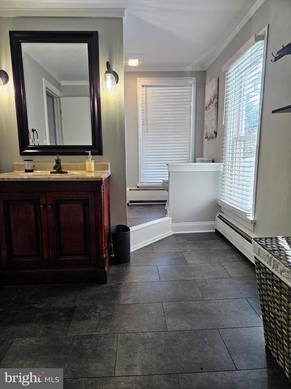 Building Photo - 279 W Main St