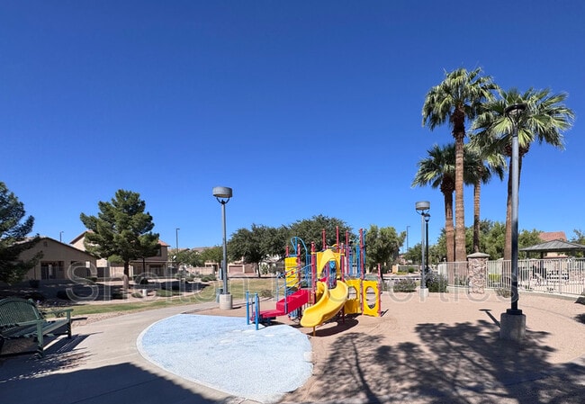 Building Photo - 2047 S Starling Dr