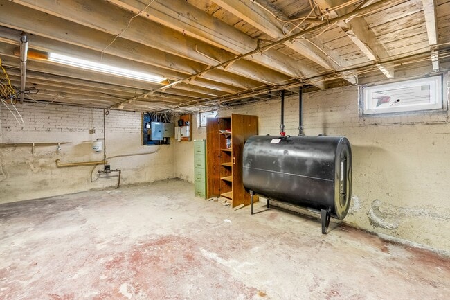 Building Photo - Bright & Comfortable North Providence Sing...