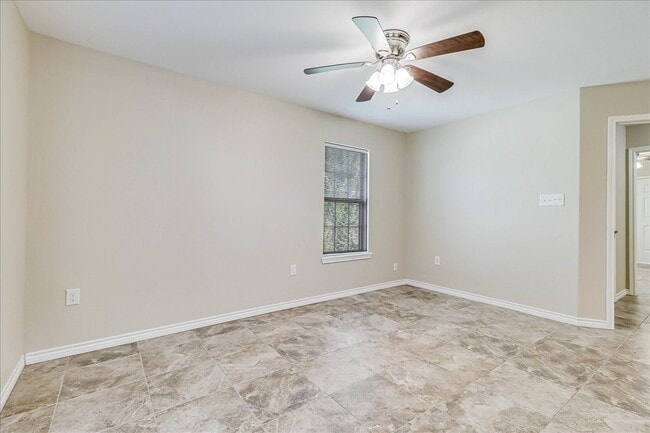 Building Photo - 2111 E Lott Ave