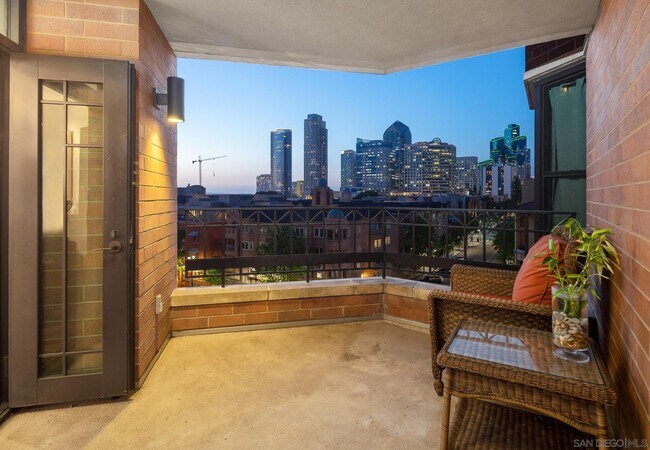 Building Photo - 500 W Harbor Dr