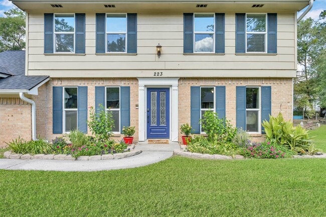 Building Photo - 223 Birchwood Dr