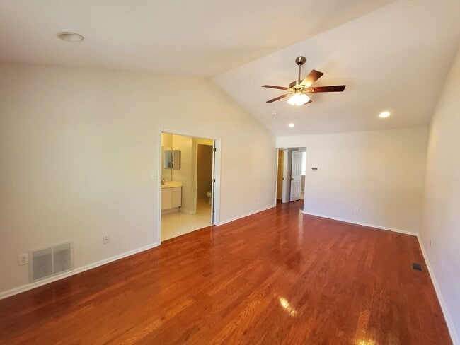 Building Photo - Waterfront! Spacious, updated, 4-bedroom &...