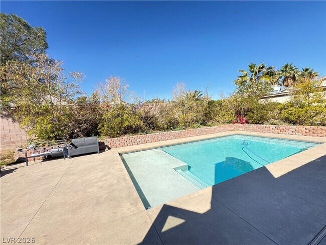 Building Photo - 7267 Sixshooter Dr