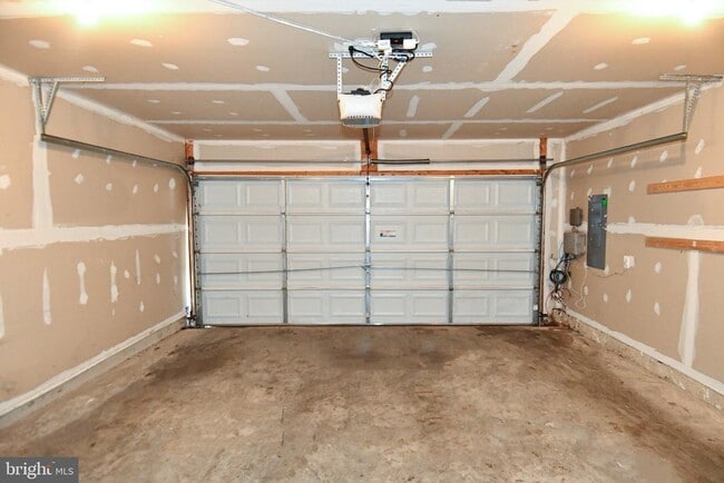 Building Photo - 8784 Lincoln St