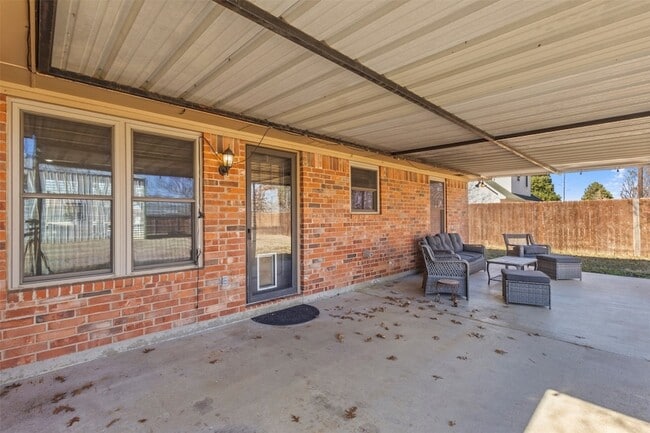 Building Photo - 403 Carolota Ln
