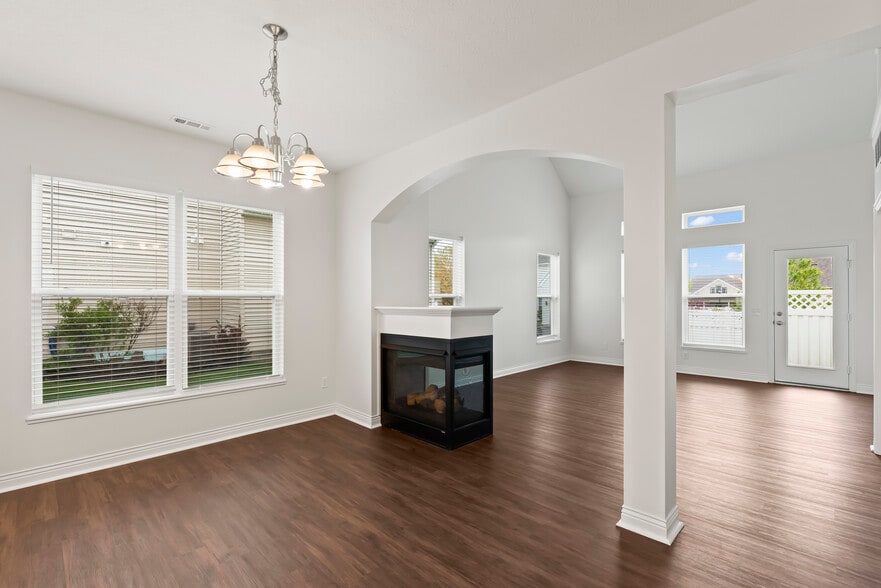 Building Photo - 1067 Eberton Ave