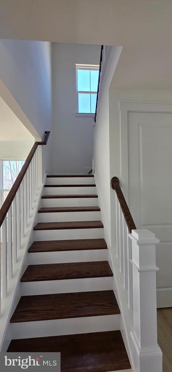 Building Photo - 1152 Broad Lk Dr