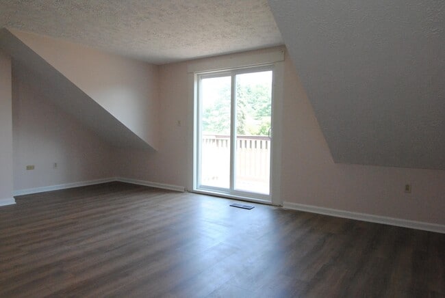 Building Photo - 25 Cadogan Way