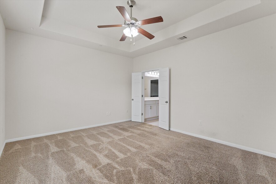 Building Photo - 2304 S Lakeline Blvd
