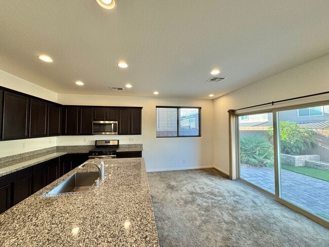 Building Photo - Newer Home with Gated Community Single Fam...