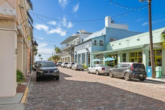 Building Photo - 108 11th Ave