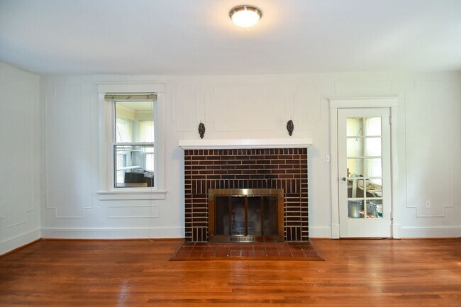 Building Photo - 633 24th St S