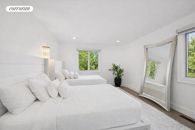 Building Photo - 3 Southwood Ln