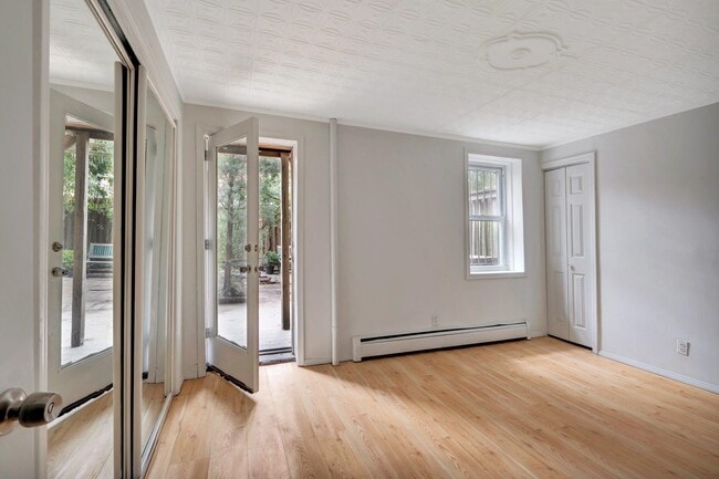 Building Photo - 520 Manila Ave