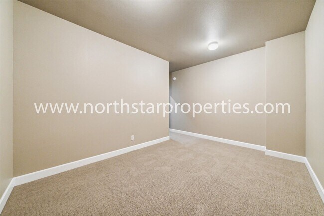 Building Photo - New Exquisitely Designed Dream Home in Lak...