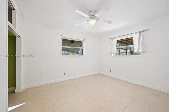 Building Photo - 3812 N Circle Dr