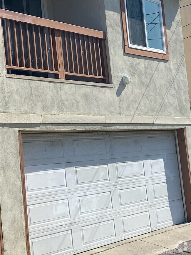 Building Photo - 17112 Chatsworth St
