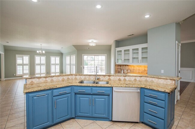 Building Photo - 14198 Rolling Hills Dr